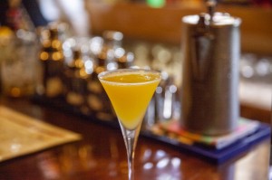 【宮崎名店探訪】北のススキノ、南のニシタチ～1軒目「バー 赤煉瓦」